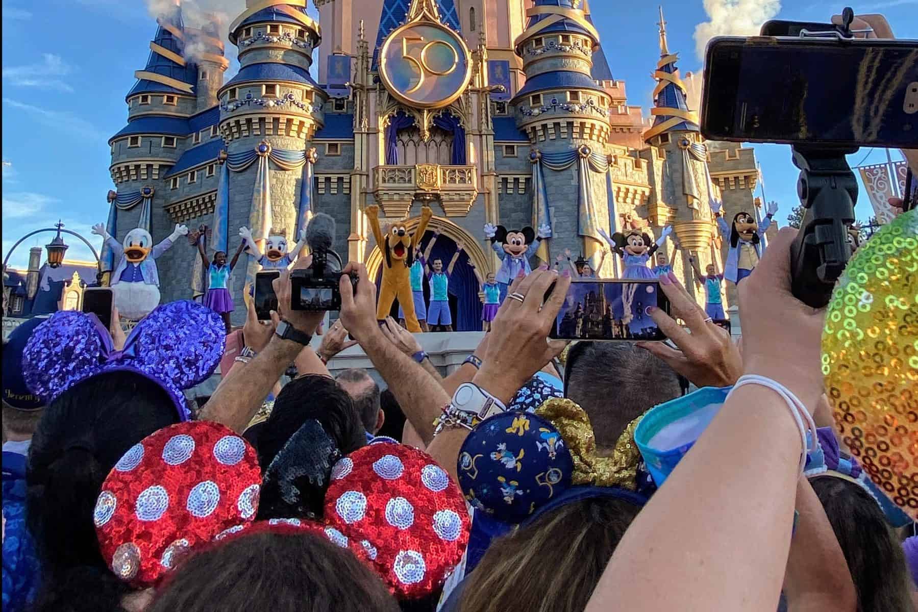 11 tips for handling the crowds at Disney World