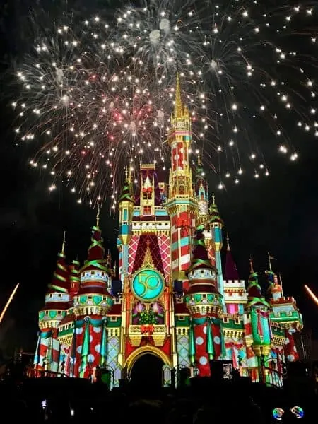 Minnie's Wonderful Christmastime Fireworks 2021