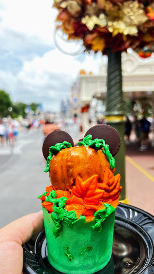 oh my gourd pumpkin spice cupcake halloween magic kingdom