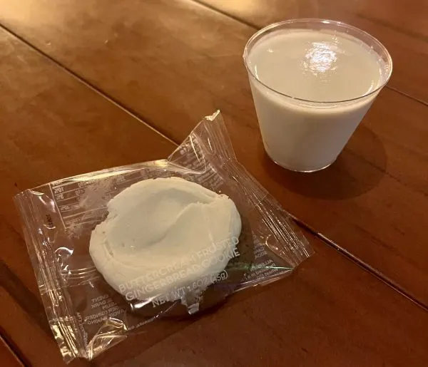 buttercream frosted gingerbread cookie and eggnog at tortuga tavern for mvmcp