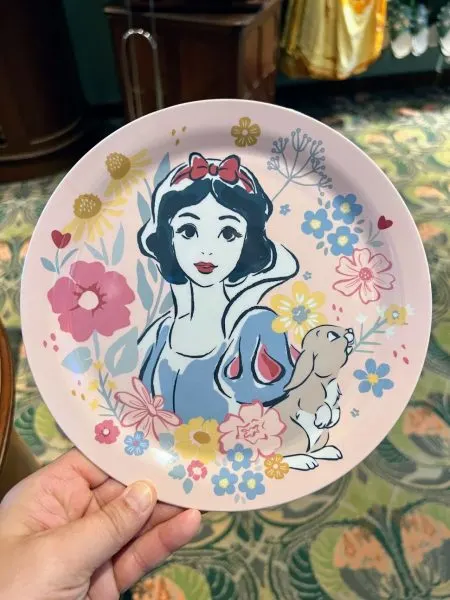 snow white plate prize - spike the bee scavenger hunt epcot