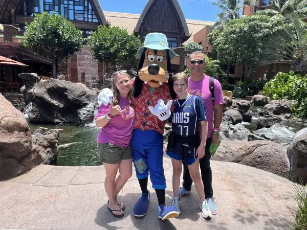 Stephanie and her family with Goofy at Aulani