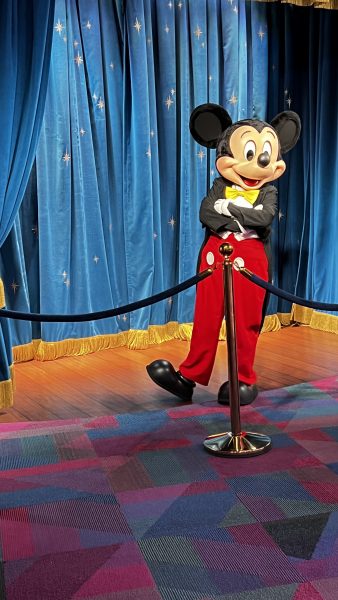 mickey mouse epcot meet and greet