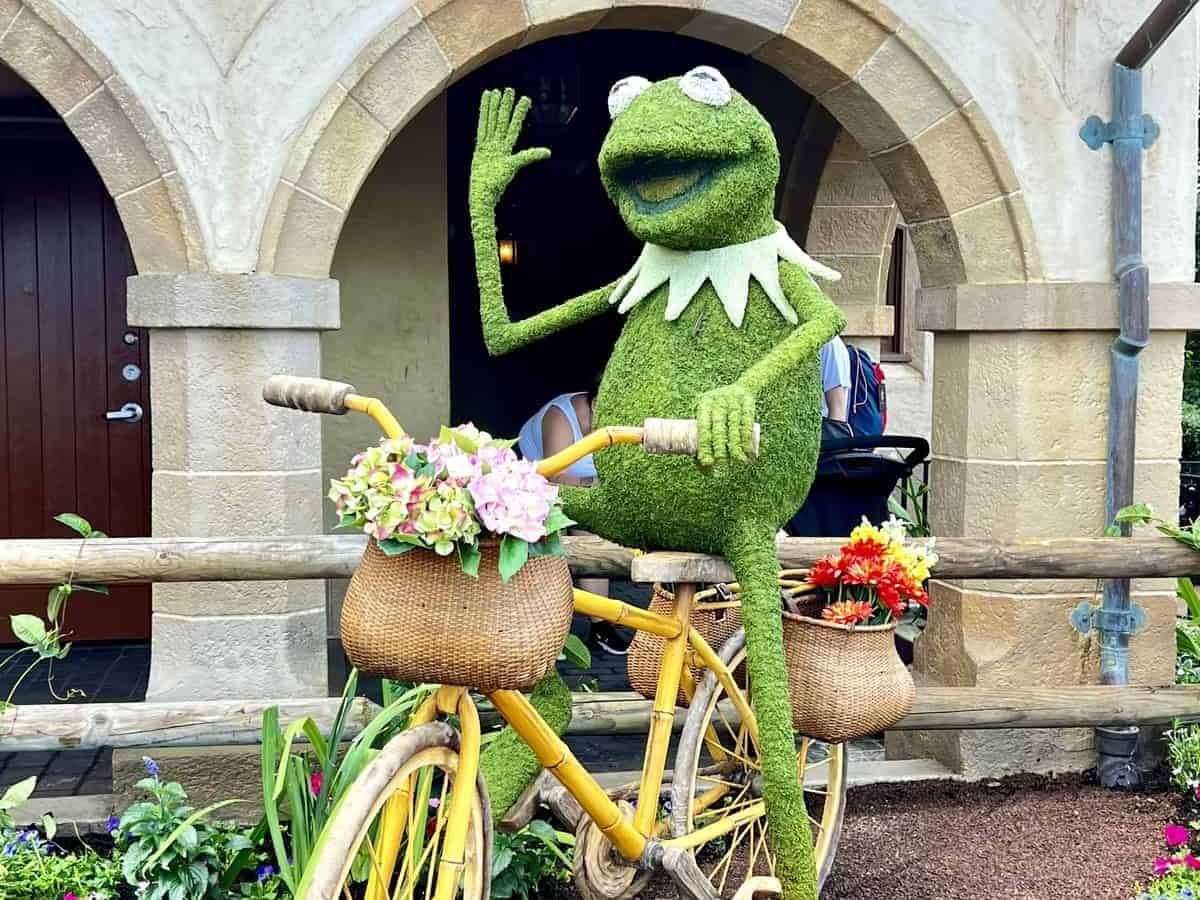 Epcot 2022 Flower and Garden Festival - Kermit topiary