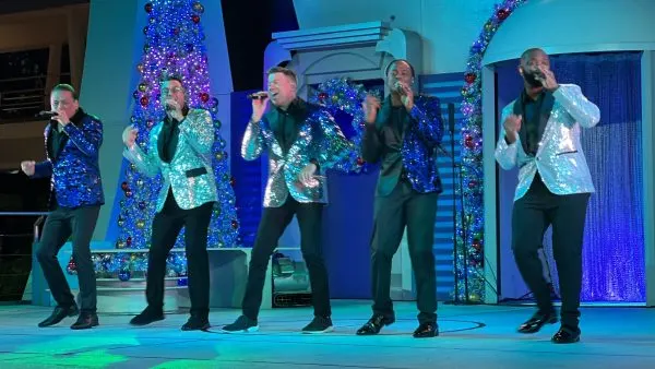 Edge Effect at Mickey's Very Merry Christmas Party