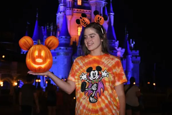 MNSSHP - Mickey Jack-o-lantern - flagpole and hub