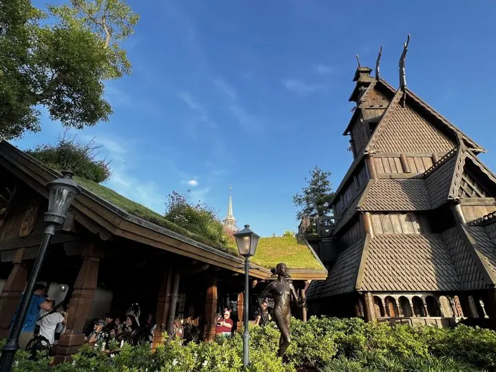 A deep dive into the Norway pavilion (School Bread, Frozen Ever After, Anna and Elsa)