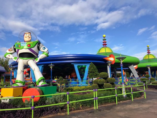 queue for alien swirling saucers at hollywood studios