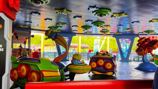 ride vehicles for alien swirling saucers
