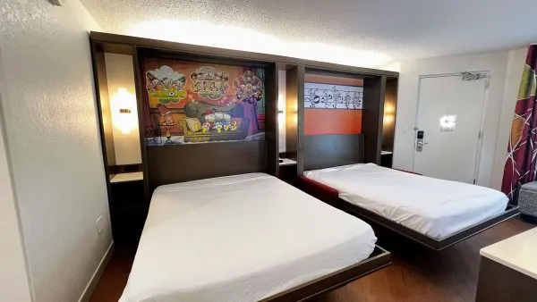 pull-down beds with musical artwork in all star music family suite