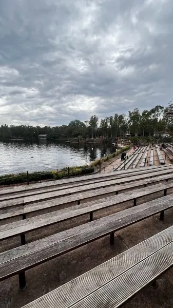 discovery river amphitheater animal kingdom