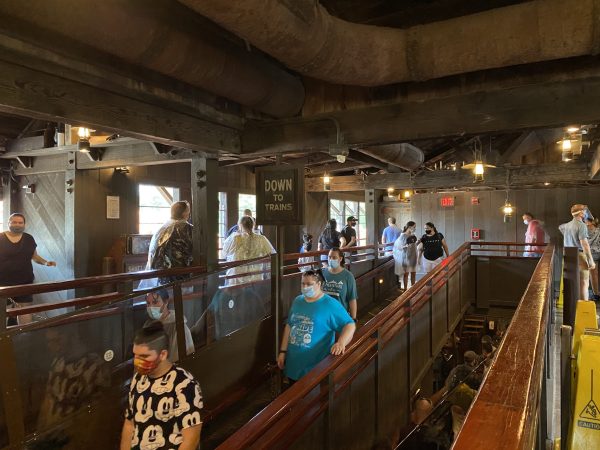 big thunder mountain queue where the line splits into two