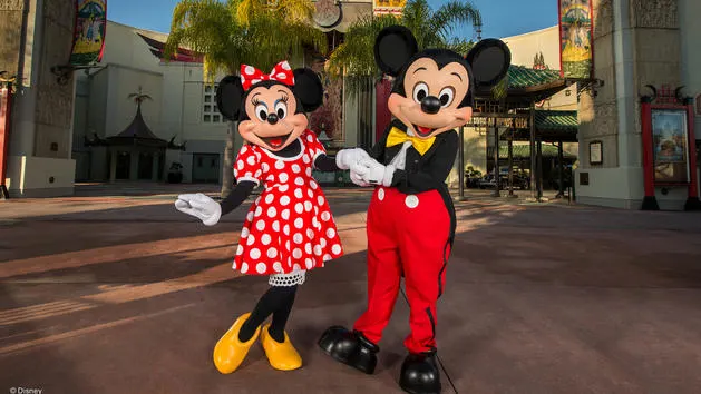 Mickey & Minnie Starring in Red Carpet Dreams (character meet) – Temporarily Unavailable