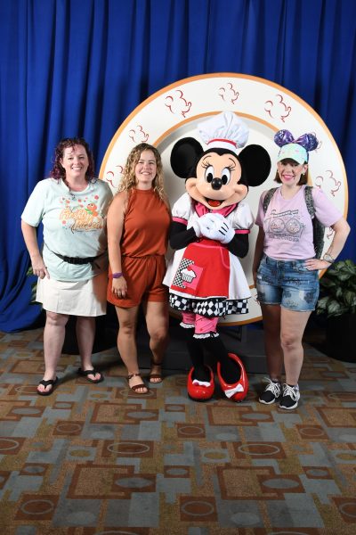 photopass with chef minnie at chef mickey's
