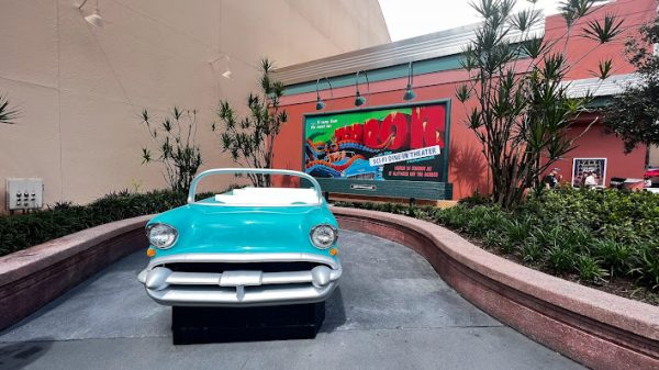 sci-fi dine-in theater car photo op hollywood studios