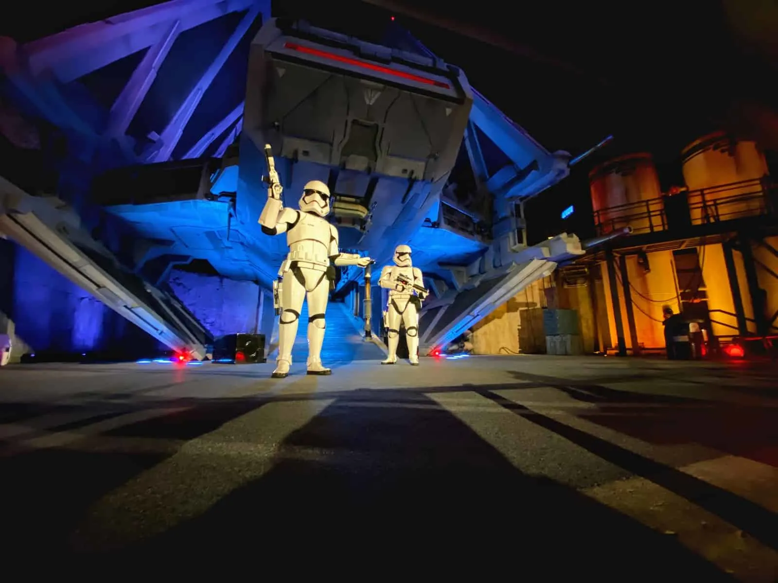 Complete guide to Star Wars: Galaxy’s Edge (rides, shopping, & dining info)