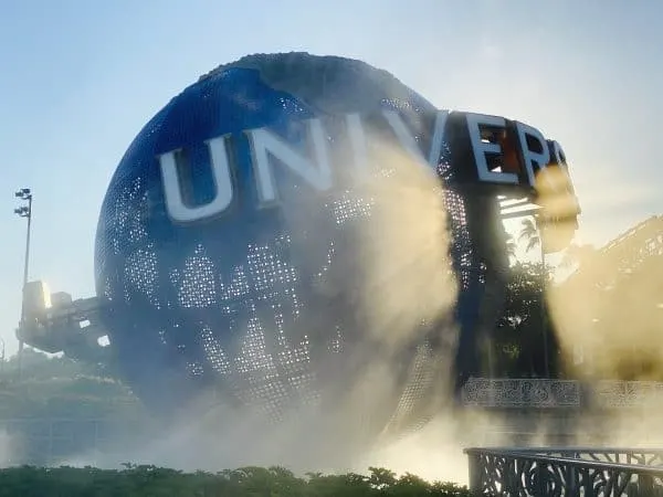 universal studios globe 