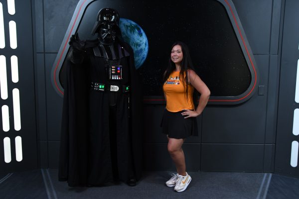 disney visa cardmember photo opportunity with darth vader
