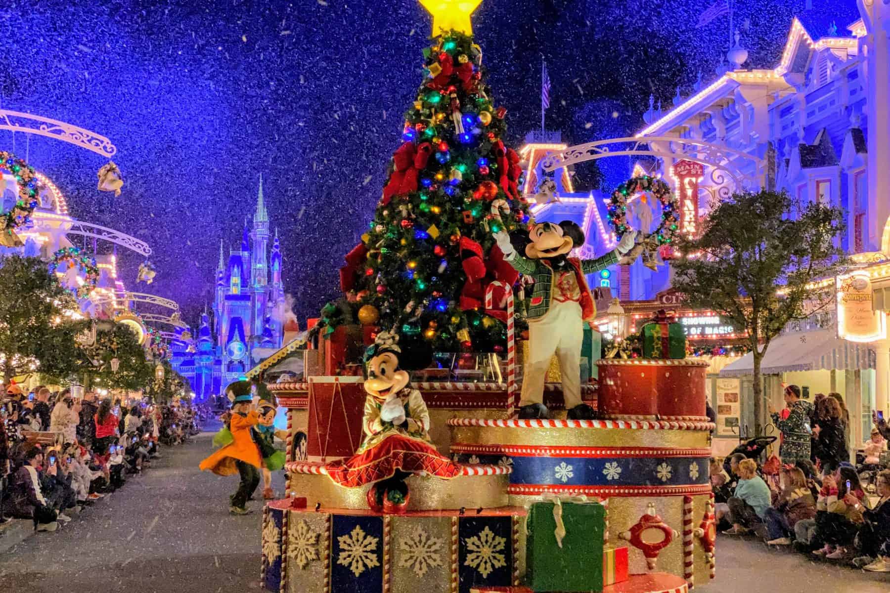 December 2024 at Disney World (Crowd Calendar, Weather, Christmas)