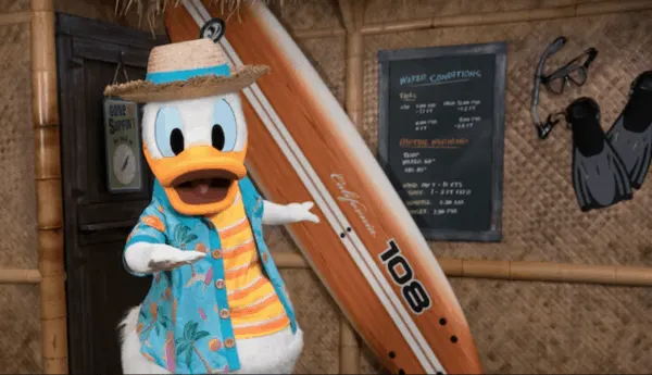 Donald Duck's Seaside character dining at Disneyland's Paradise Pier Hotel