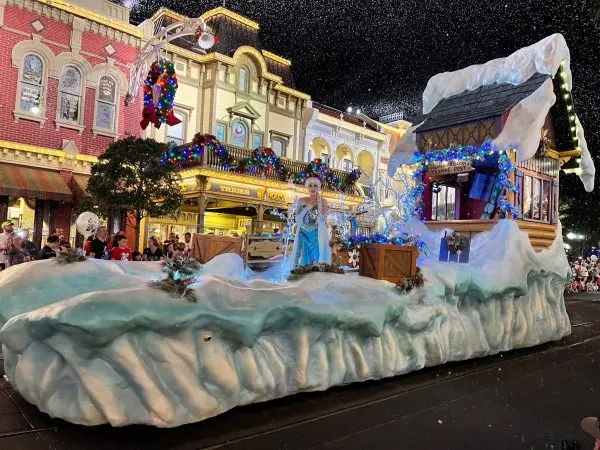 elsa on frozen float during mickey's once upon a christmastime parade