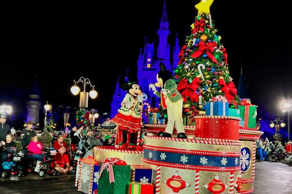 mickey's once upon a christmastime parade