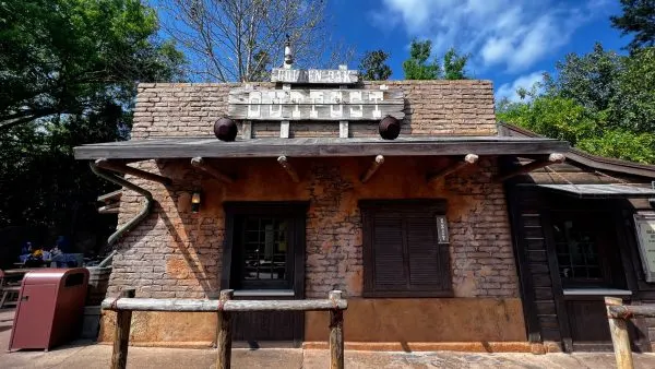 golden oak outpost in frontierland at magic kingdom