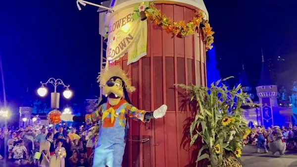 goofy on halloween hoedown float during boo to you parade