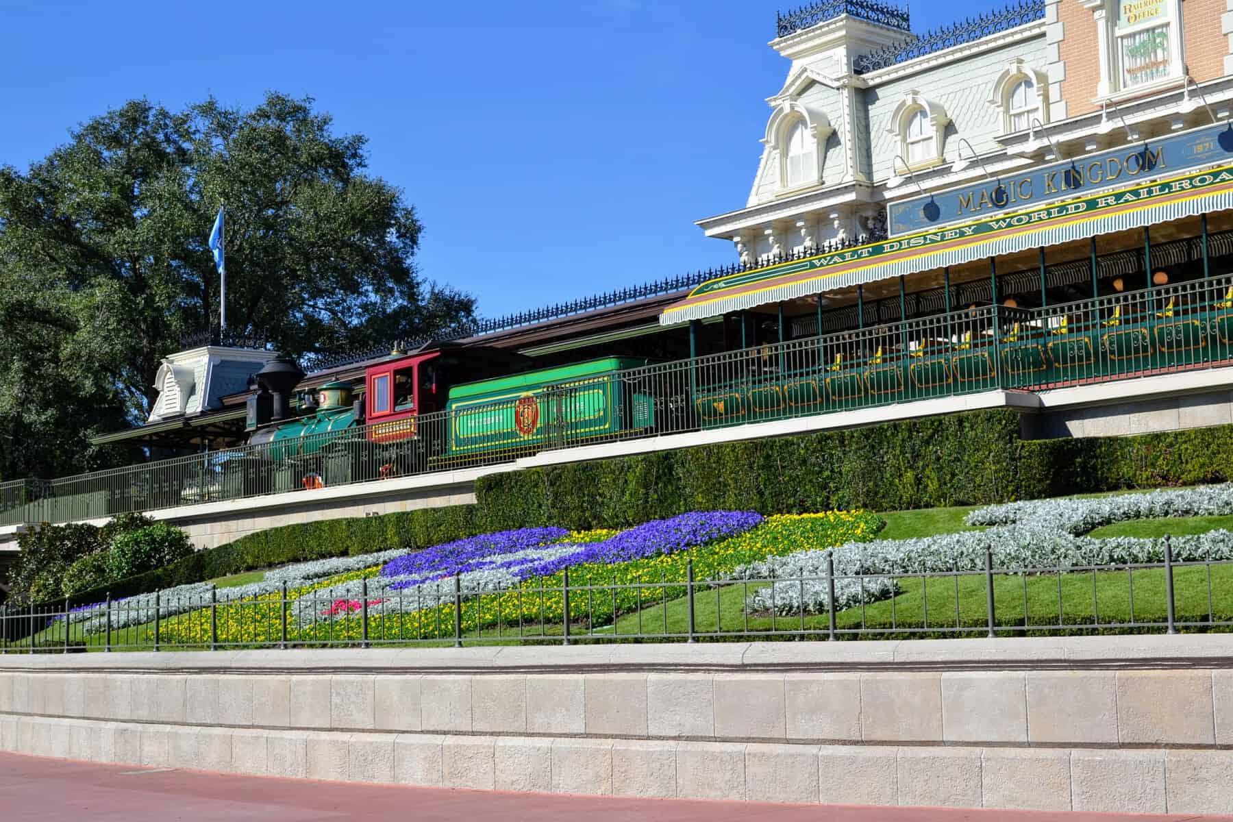 The BEST rides at Magic Kingdom (2023 Complete Guide)