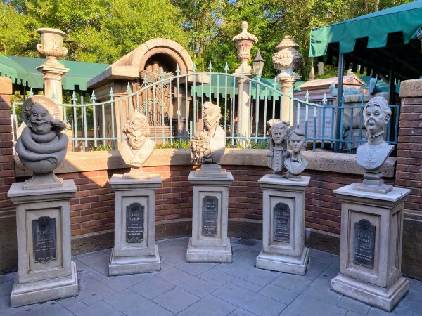 dread family busts haunted mansion cemetery queue