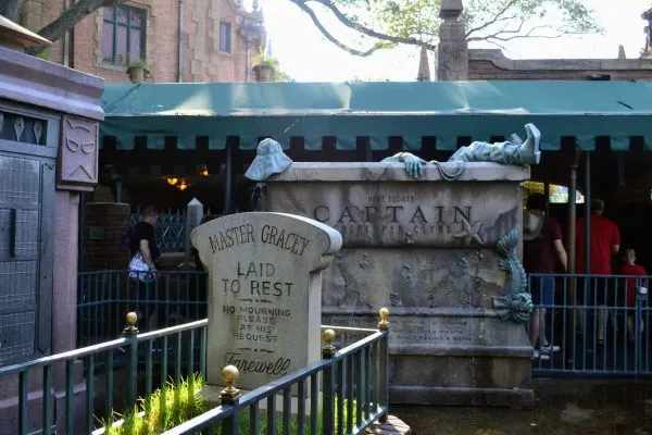 cemetery in haunted mansion's queue at magic kingdom