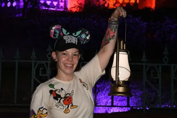 haunted mansion lantern photopass from mickey's not so scary halloween party
