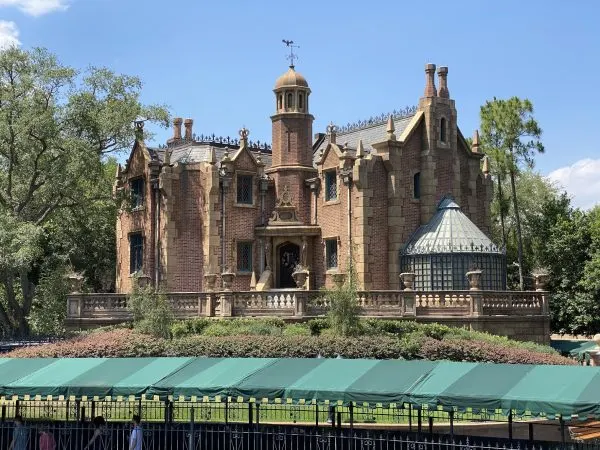 haunted mansion views from liberty square riverboat
