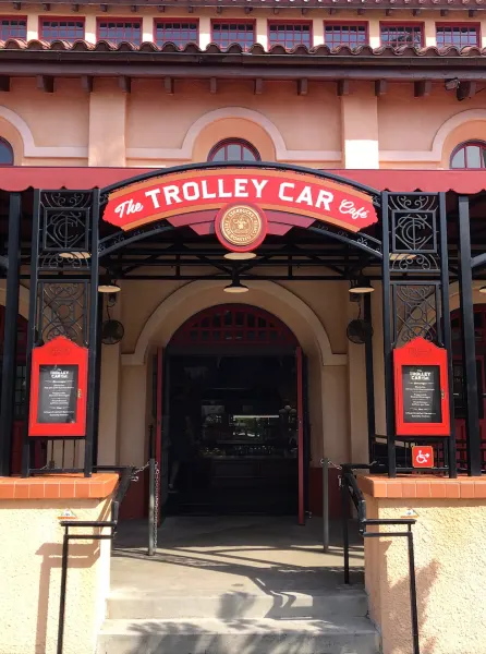 trolley car cafe hollywood studios - starbucks