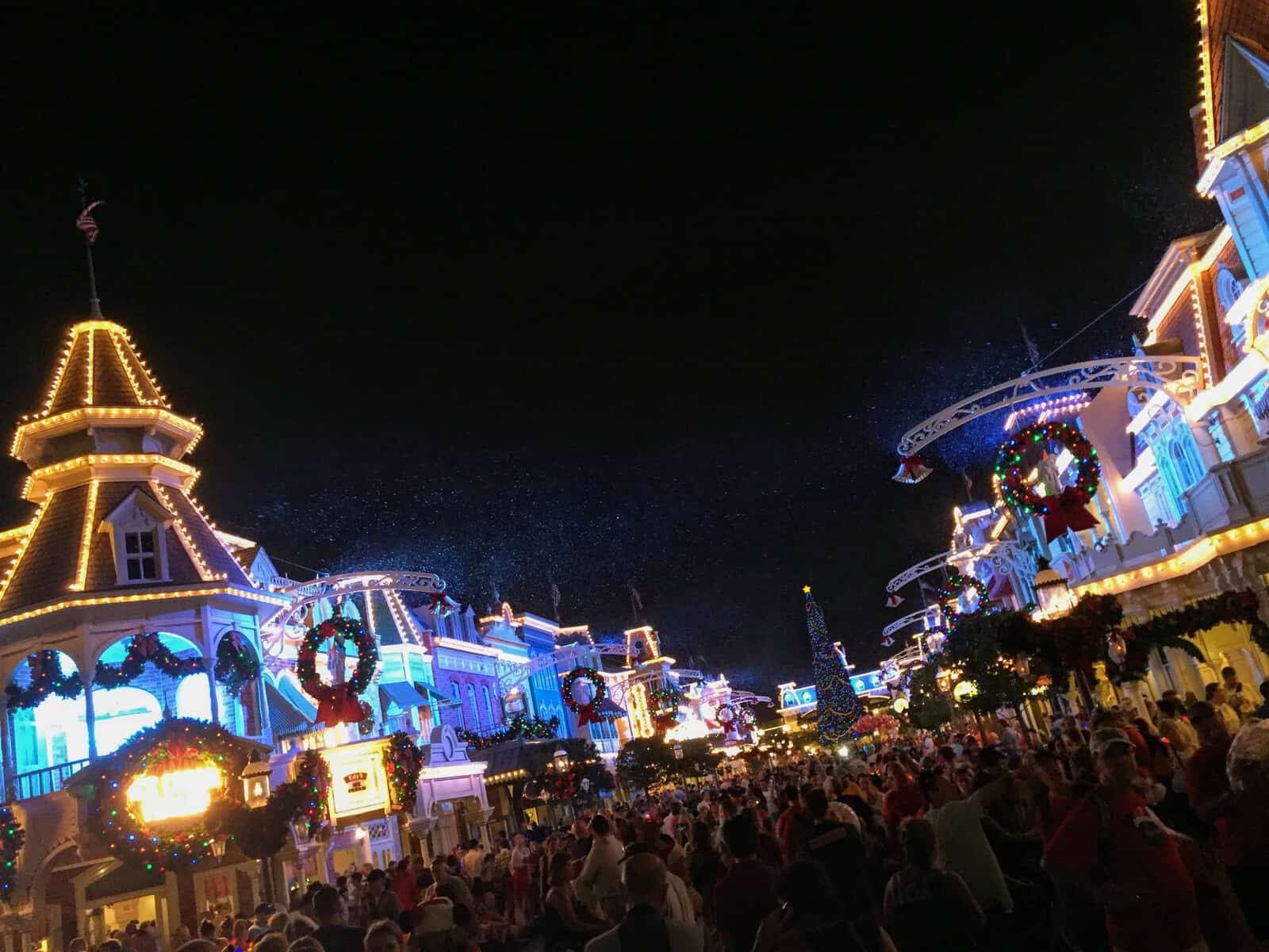 How to handle the crowds at Disney World during Christmas