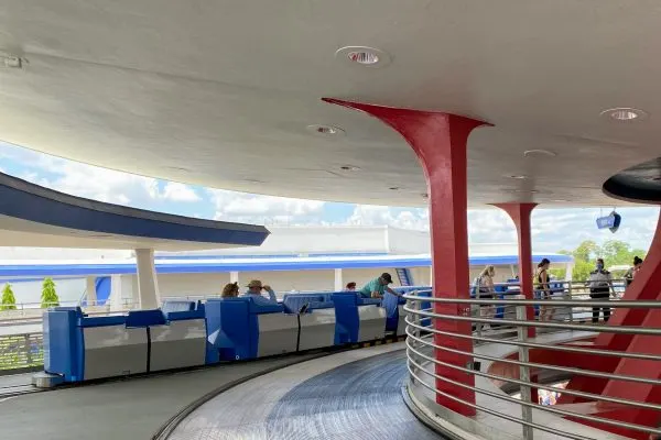 peoplemover ride vehicles in tomorrowland