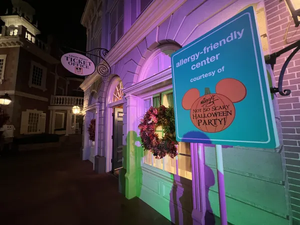 Mickey's Not-So-Scary Halloween Party Allergy Treats