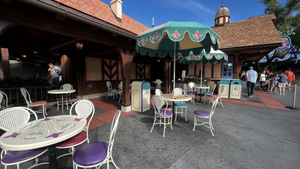 cheshire cafe seating area magic kingdom