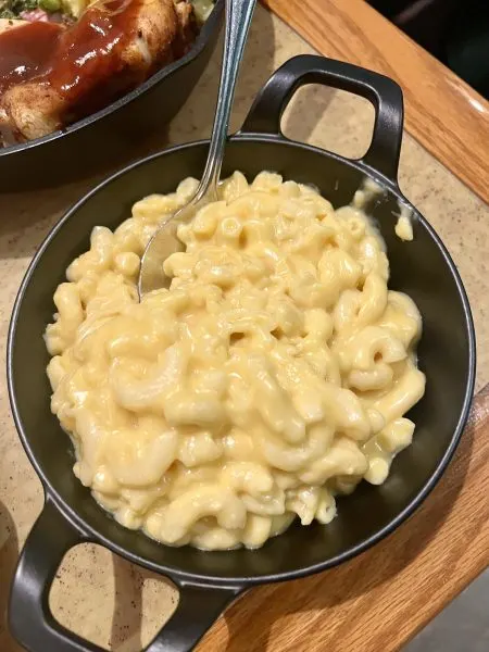 macaroni and cheese at garden grill