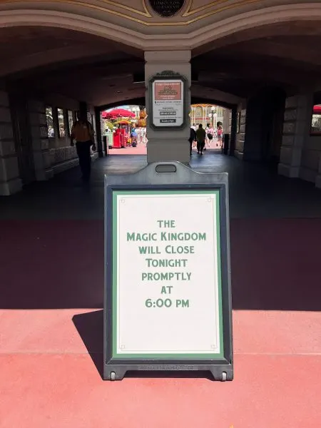 magic kingdom closing early sign for special event