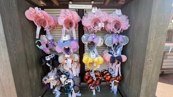 minnie ears sold at big al's merch cart in frontierland