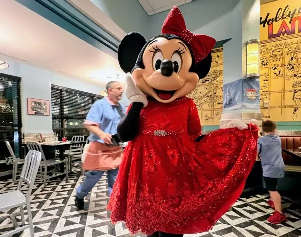 minnie's holiday dine at hollywood and vine in hollywood studios