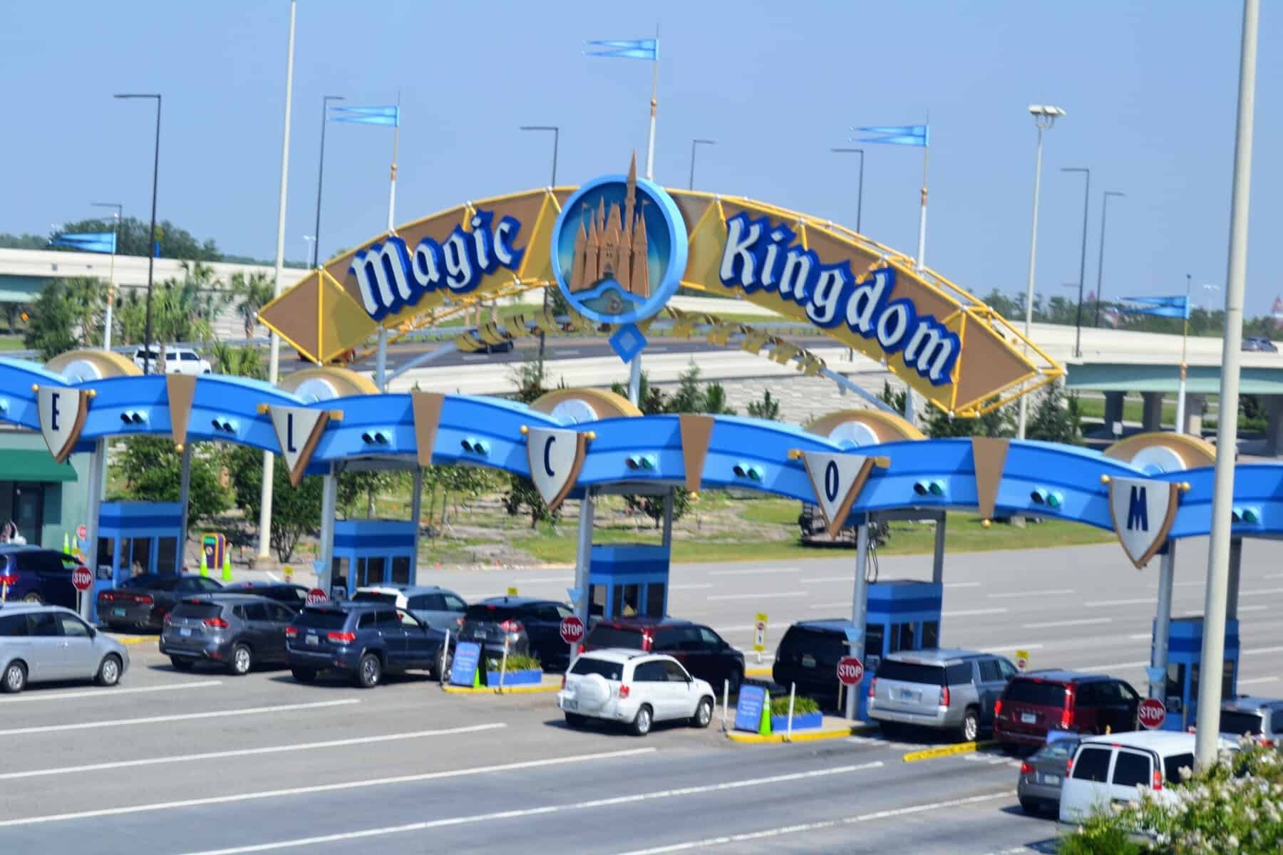 Complete Guide to Parking at Disney World (cost, how it works, tips)