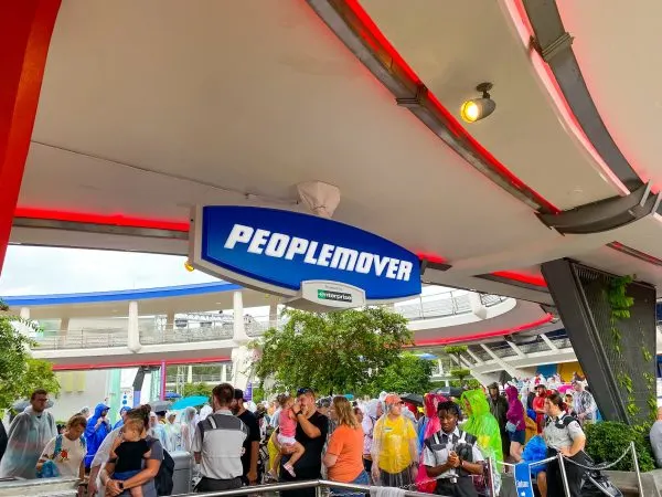 queue for peoplemover