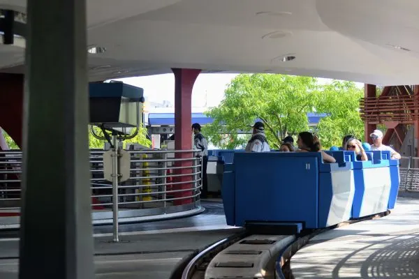 ride vehicles for peoplemover