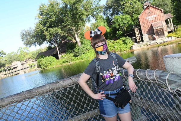 photopass in frontierland with tom sawyer island in the background