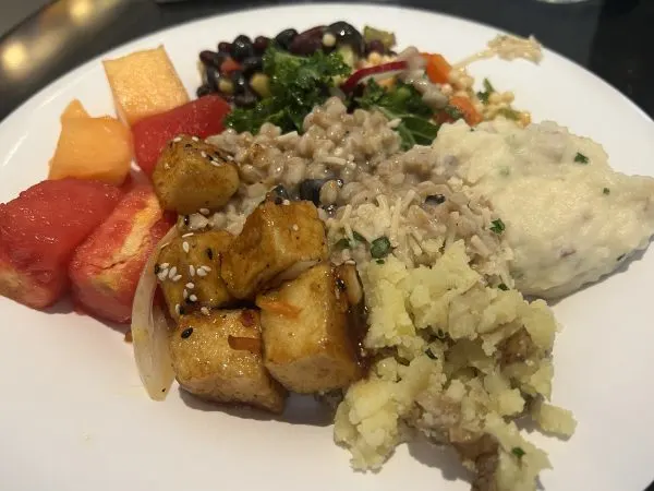 plant-based lunch plate at hollywood and vine