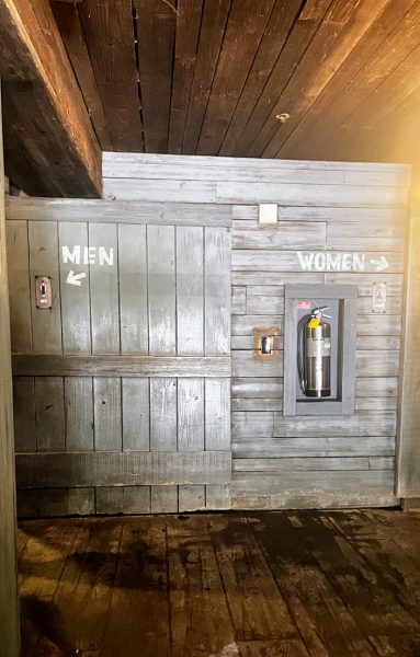 restrooms in frontierland near disney world railroad