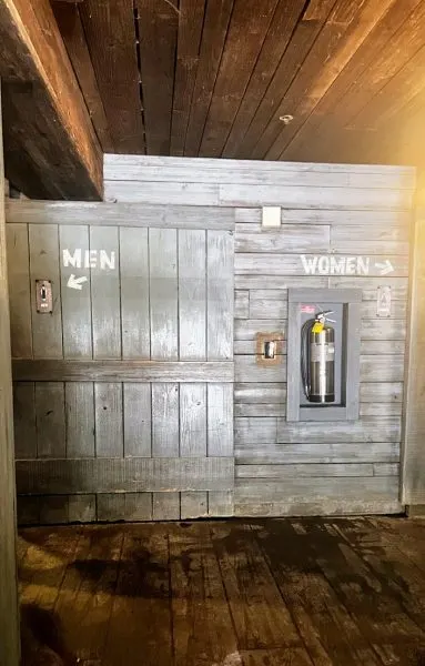 restrooms in frontierland near disney world railroad