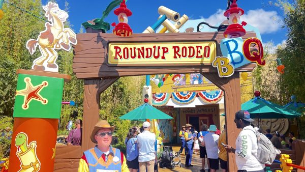 roundup rodeo bbq in toy story land at hollywood studios